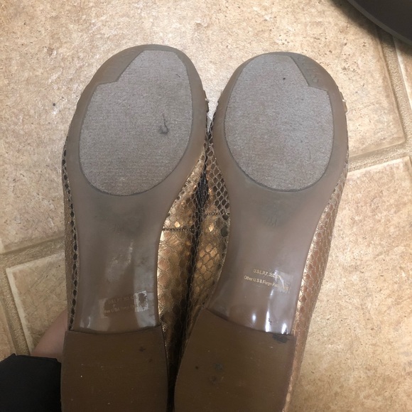 Guess Flats - Picture 2 of 4